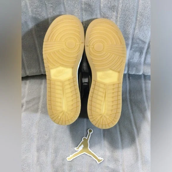 Nike Air Jordan 1 Retro High OG Black/Metallic Gold Size 6Y - Picture 7 of 15